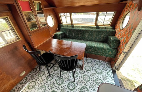 Allied Gardens Casa | Go back in time in this 1956 restored 30’ Airfloat Landyacht trailer