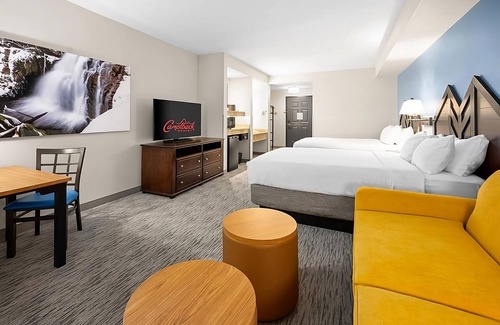 Tannersville Hotel | Go Skiing in Pennsylvania Mountain Range! Ski-to-Door Resort w/ Hot Spring Bath!