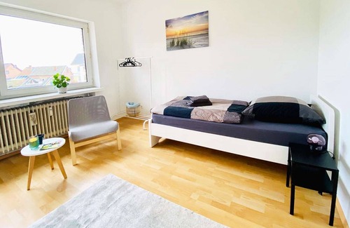 Pfalzdorf Apartamento | GO02 4 room apartment with balcony & garden