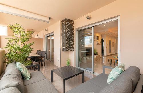 Playa Paraiso Apartamento | GO2TENERIFE Apart'Madera Terrace, Swimming pool & Parking