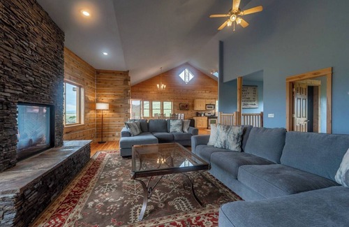 Livingston Casa | Goat Mountain Cabin: Mountain Views & Big Sky Comfort in Livingston