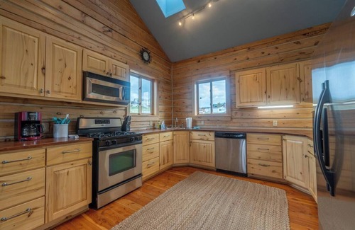 Livingston Casa | Goat Mountain Cabin: Mountain Views & Big Sky Comfort in Livingston