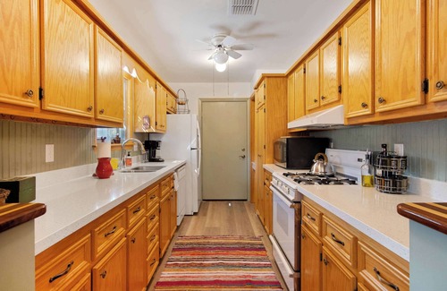 San Marcos Cabina | Goat-Tastic Retreat: Tub, Fire Pit, Porch & Pool