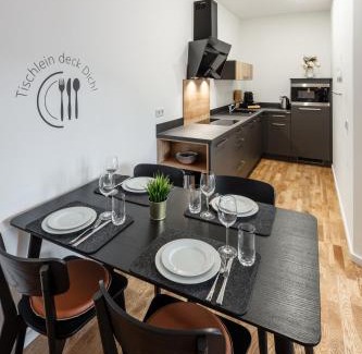 Aue Apartamento | Goethe Palais Suite Zauberlehrling 4P l Lift l Parkplatz I Zentrum I Helios