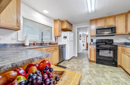 Westhaven-Moonstone Casa | Gog and Pop's Beach House - Ocean Views, WiFi, BBQ