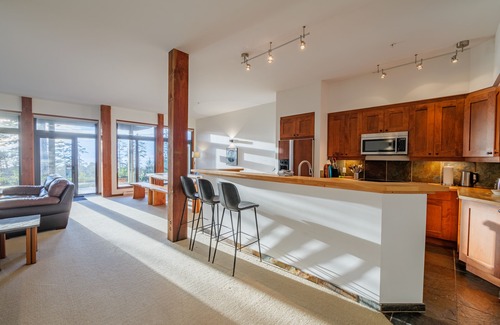 Ucluelet Condominio | Goin 'Left at the Ridge