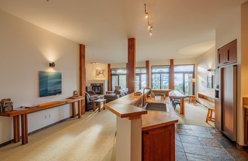 Ucluelet Condominio | Goin 'Left at the Ridge