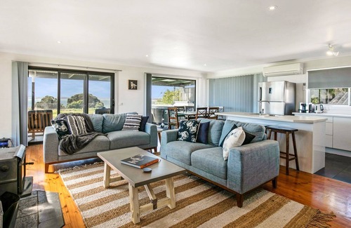 Coronet Bay Casa | Goku's Shack - Rural and water views with a spa