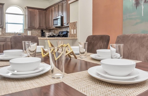 Woodlake - Briar Meadow Casa | Gold&Brown Oasis/Pool/BigSuites/Sleep 12/Galleria