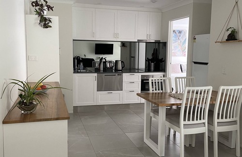 Elanora Apartamento | Gold Coast Comfort – Stylish 1-Bedroom Retreat Near Beaches, Cafés & Lake