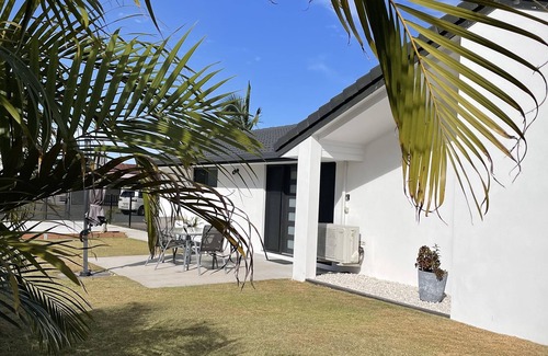 Elanora Apartamento | Gold Coast Comfort – Stylish 1-Bedroom Retreat Near Beaches, Cafés & Lake