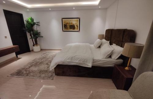 Lahore Hotel | Gold Crest Mall & Residency Premium Apartments With Al-Fatah Store & Shopping Mall