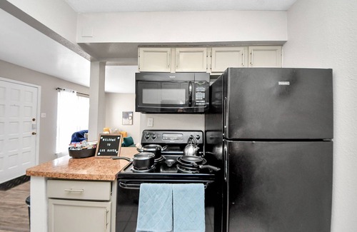 Houston Apartamento | Gold cup,Wrk frm home,Galleria,NRG,Pool,Sleeps 7, Keyshia Cole, Russ