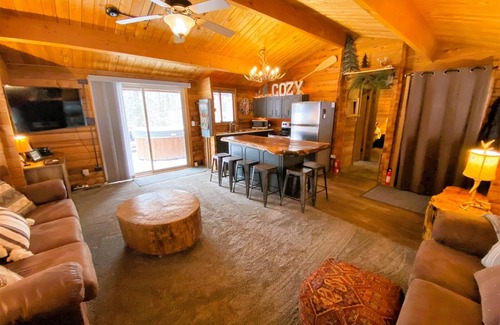 Lead Cabina | Gold Run-Cozy Cabin with Hot Tub, SatTV, AC, Wooded View