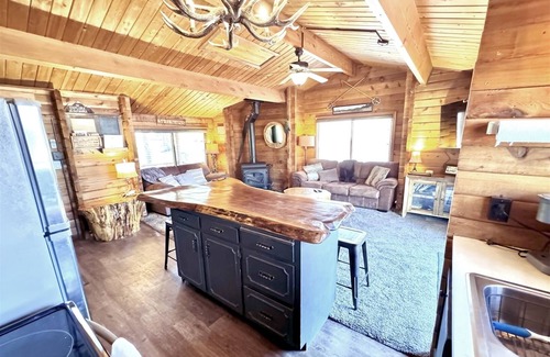 Lead Cabina | Gold Run-Cozy Cabin with Hot Tub, SatTV, AC, Wooded View