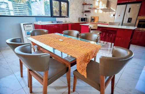 Kokrobite Casa | Gold Shore Villa 3-bedroom house with WiFi and AC in Kokrobite on the Beach