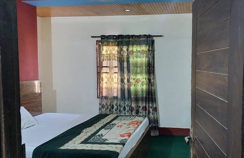 Lahore Hotel | Gold Star Hotel