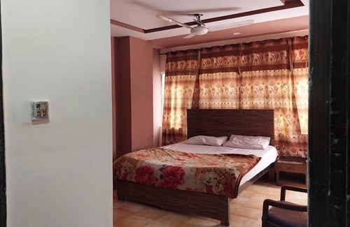 Lahore Hotel | Gold Star Hotel