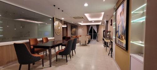 Lahore Hotel | Goldcrest Apartments
