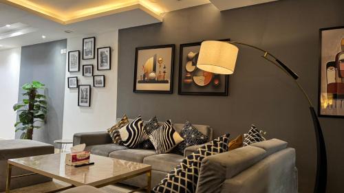 Lahore Apartamento | Goldcrest Grand View Elite Apartments-DHA Lahore