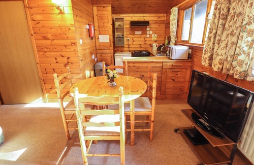 Alford Cabaña | GOLDCREST, pet friendly, country holiday cottage in Alford