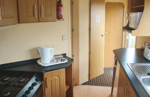 Chapel Saint Leonards Complejo | Golden Anchor Caravan Park