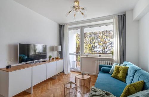 Muranow Apartamento | Golden Apartments Warsaw - One-Bedroom near POLIN Museum, Anielewicza