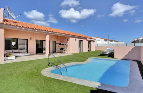 Ciudad Universitaria Villa | Golden dunes villa picasso