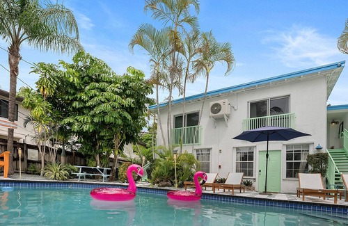 Victoria Park Casa | Golden Girls Getaway: Blanche's Suite at KarINN Unit 2