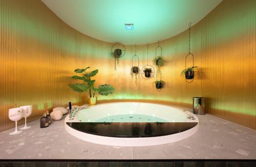 Brno Apartamento | GOLDEN GOLF Brno with WHIRLPOOL, GARDEN and free PARKING