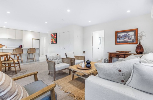 Cambridge Casa | Golden Grove - Cambridge Holiday Home
