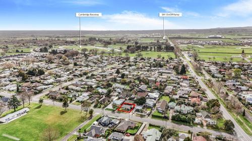 Cambridge Casa | Golden Grove - Cambridge Holiday Home