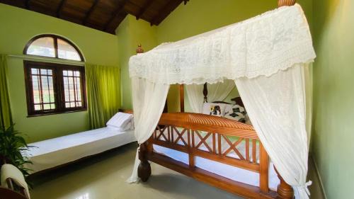 Kandy Cabina | Golden Hill Hanthana