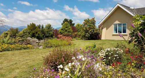 Brightwater Casa | Golden Hills Farm Cottage