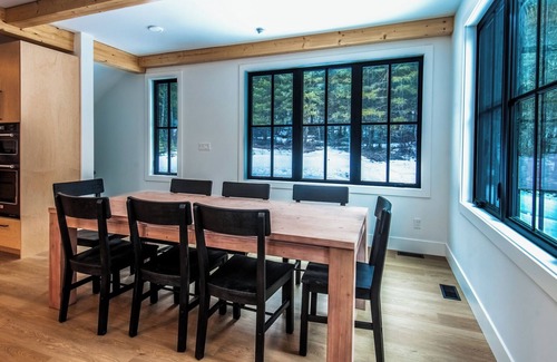 Golden Casa | Golden Hour: 3-bedroom luxury home in the Canadian Wilderness