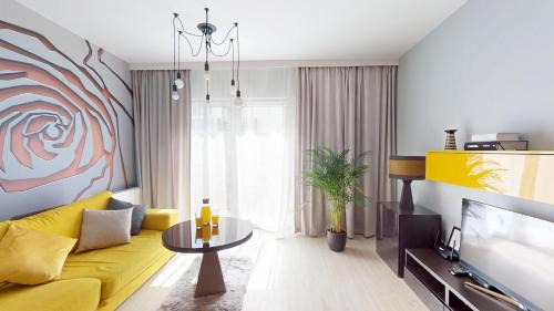 Srodmiescie Apartamento | Golden Hour Rose - Kurkowa 14 Residence