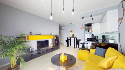 Srodmiescie Apartamento | Golden Hour Rose - Kurkowa 14 Residence