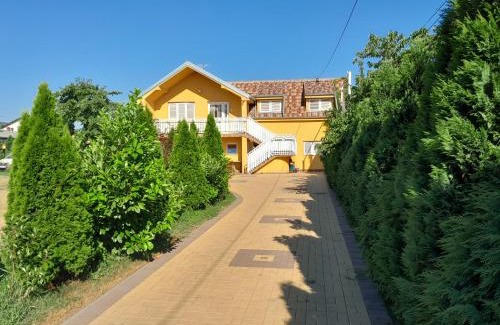 Cacak Apartamento | Golden House Apartments