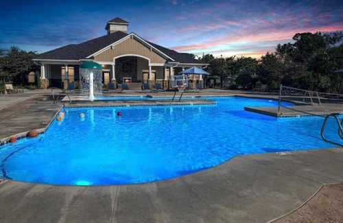 Greensboro Apartamento | Golden Magic, 7min, Self Check-In, Smart TV