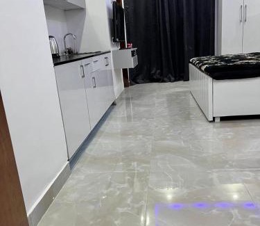 Noida Apartamento | Golden palace studio
