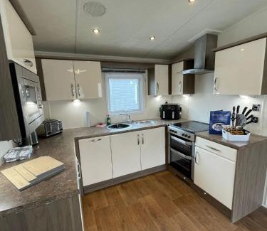 Chapel Saint Leonards Complejo | Golden Palm Resort - The Cambridge Deluxe - Coastal Caravan Breaks