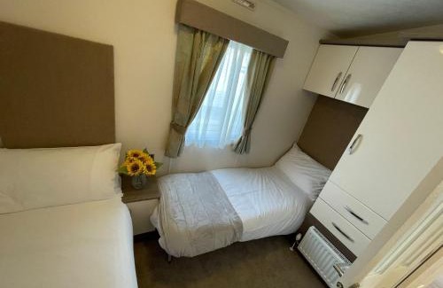 Chapel Saint Leonards Complejo | Golden Palm Resort - The Cambridge Deluxe - Coastal Caravan Breaks