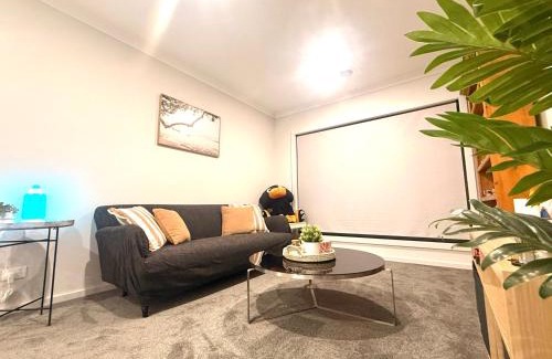 Clyde North Casa | Golden Palm Palace