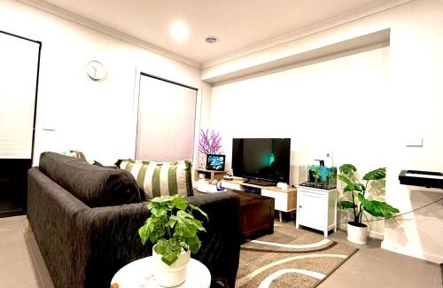 Clyde North Casa | Golden Palm Palace