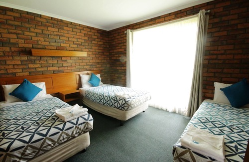 Grovedale Hotel | Golden Palms Motel