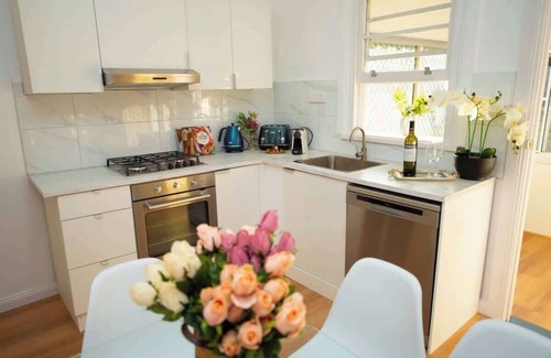 Hampton Casa | Golden & Perfectly Located Family Home at Hampton