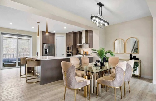 Sage Hill Casa | Golden Retreat - Games Movie Room - 8BD - 5Bath