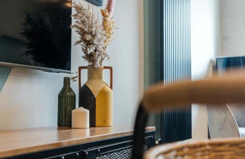 Brzezno Apartamento | Golden Seaside Beach by Aparo - Plaża 200m, 2 Łazienki, 2 Sypialnie oraz Salon, 3 TV, Balkon, Łóżeczko