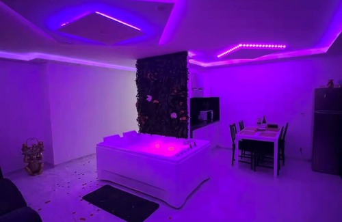 Poteries Apartamento | Golden seconds: luxury and relaxation with private Jacuzzi and massage chair