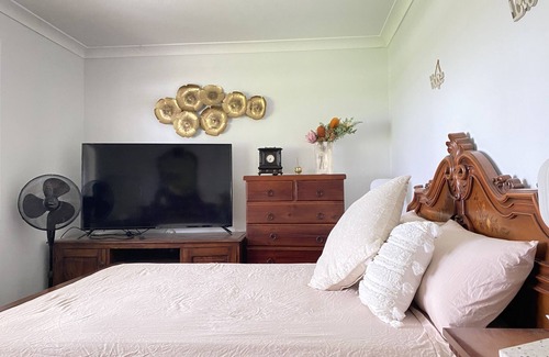 Tuggerawong Apartamento | Golden Sunrise Lake View In Private Two Bedroom Apartment